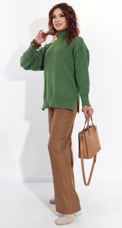 Модный вязанный свитер