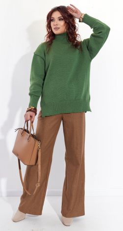 Модный вязанный свитер