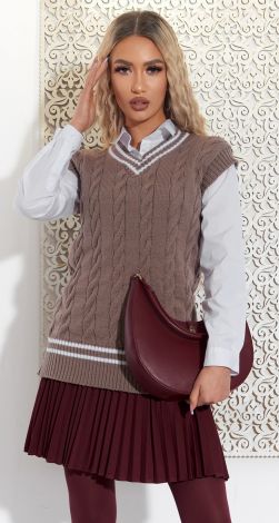 Стильная вязанная жилетка
