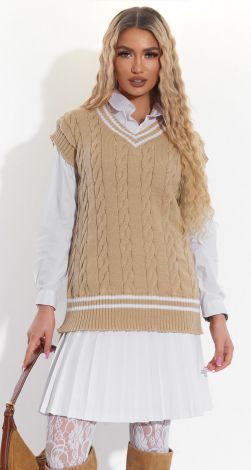 Стильная вязанная жилетка