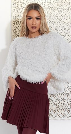 Мягкая и пушистая белая блуза