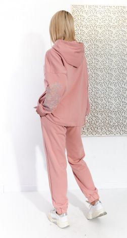 Костюми жіночі