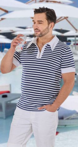 Стильная трикотажная рубашка в полоску