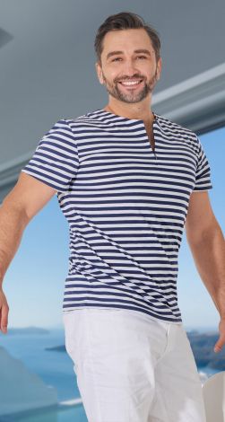 Стильная трикотажная рубашка в полоску