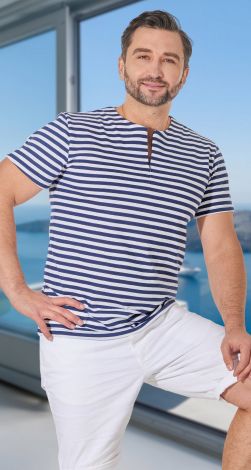 Стильная трикотажная рубашка в полоску