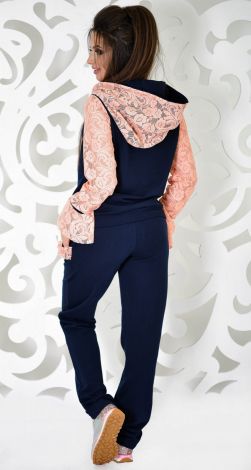 Костюм с кружевом