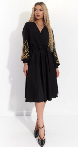 Красивое платье с вышивкой