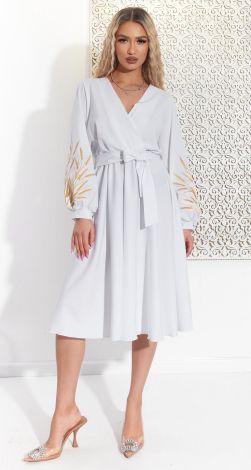 Красивое платье с вышивкой