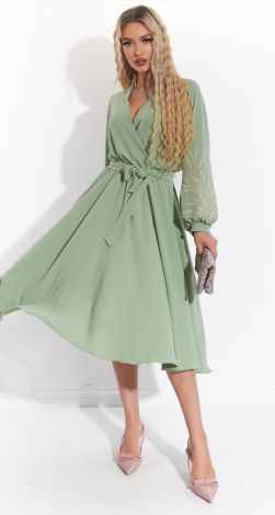 Красивое платье с вышивкой