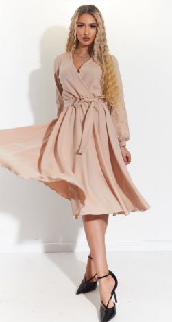 Красивое платье с вышивкой