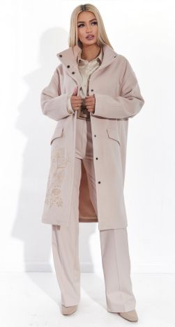 Вишукане пальто з вишивкою