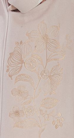 Вишукане пальто з вишивкою