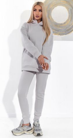 Затишний прогулянковий костюм