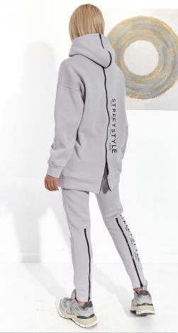 Затишний прогулянковий костюм