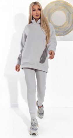 Затишний прогулянковий костюм