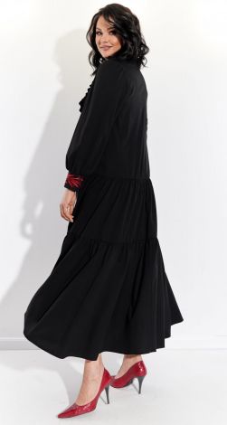 Лёгкое платье А-силуэта с вышивкой