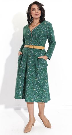 Красивое платье с V-вырезом