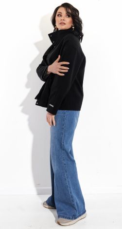 A short cashmere coat