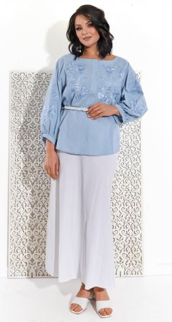 Красива вишиванка з українською вишивкою