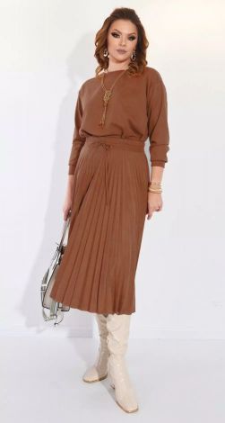 Замшевий костюм зі спідницею пліссе