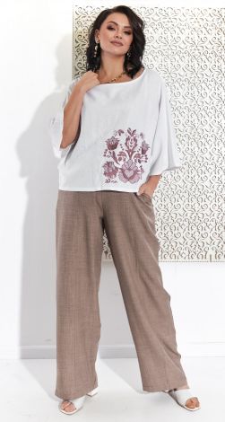 Лляна блуза з вишивкою