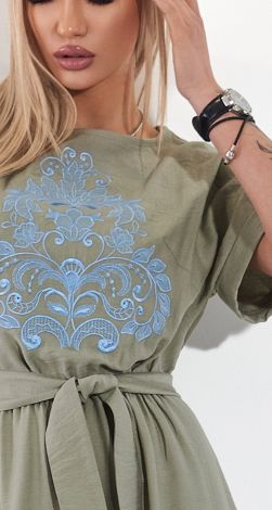 Льняное платье с вышивкой