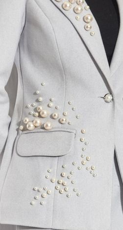 Костюм із перлинами