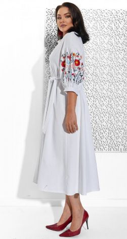 Льняное платье с красивой вышивкой