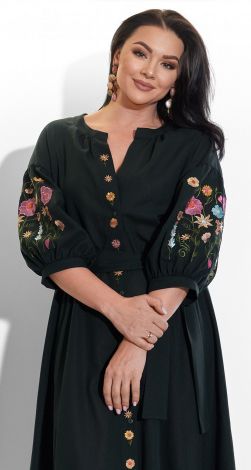 Льняное платье с красивой вышивкой