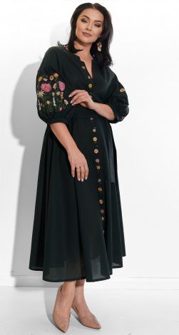 Льняное платье с красивой вышивкой