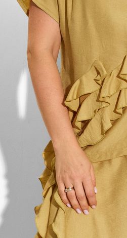 Льняний костюм з воланами