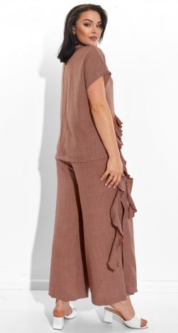 Льняний костюм з воланами