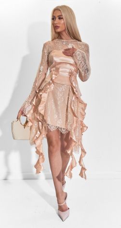 Кружевное платье и шелковый корсет