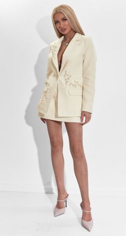 Костюмы женские