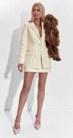 Костюмы женские