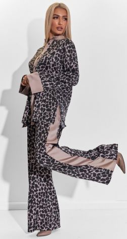 Шовковий костюм у піжамному стилі