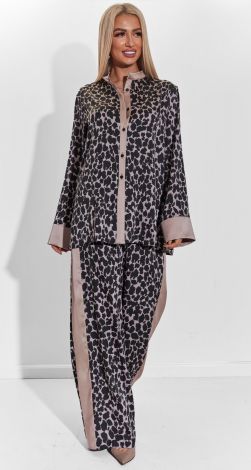 Шовковий костюм у піжамному стилі