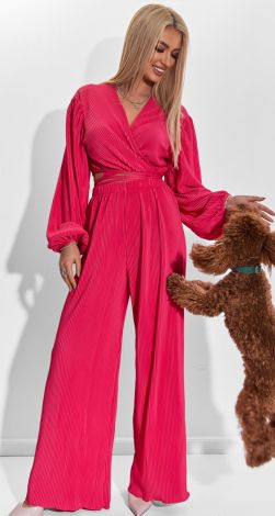 Привабливий костюм плісе