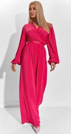 Привабливий костюм плісе