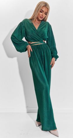 Привабливий костюм плісе