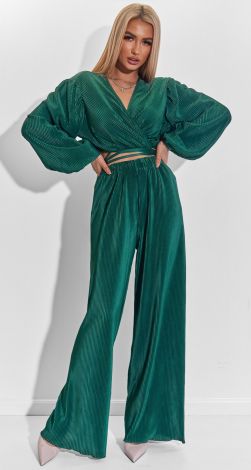 Привабливий костюм плісе