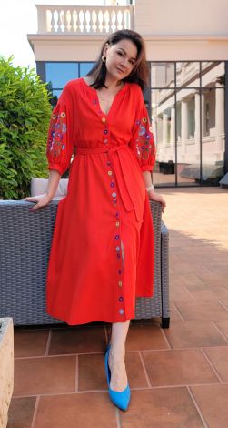 Льняное платье с красивой вышивкой