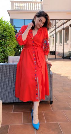 Льняное платье с красивой вышивкой