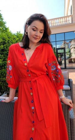 Льняное платье с красивой вышивкой