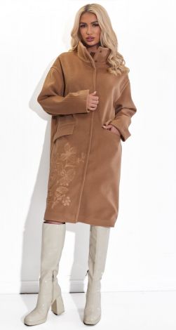 Вишукане пальто з вишивкою