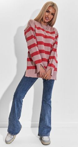 Уютный свитер в полоску