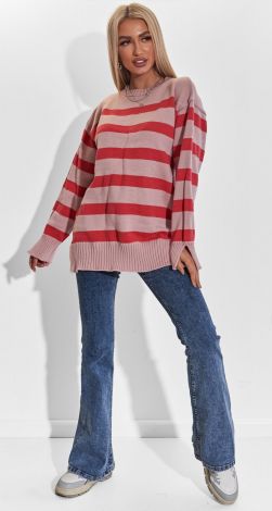 Уютный свитер в полоску