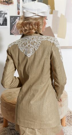 Льняной пиджак с кружевом