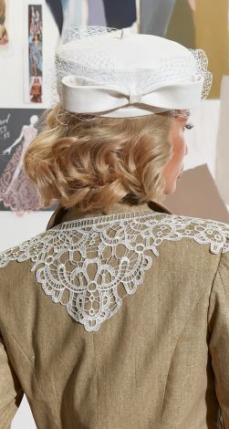 Beret with bow and veil