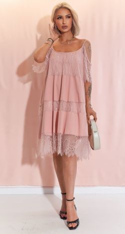 Коментар стиліста: Пориньте в атмосферу легкості та романтики з нашою повітряною сукнею, створеною для справжніх поціновувачок елегантності! Ця чарівна сукня, виконана в найніжнішому відтінку, стане ідеальним вибором для літніх прогулянок, побачень або особливого випадку. Головна родзинка моделі – вишукана обробка з французького